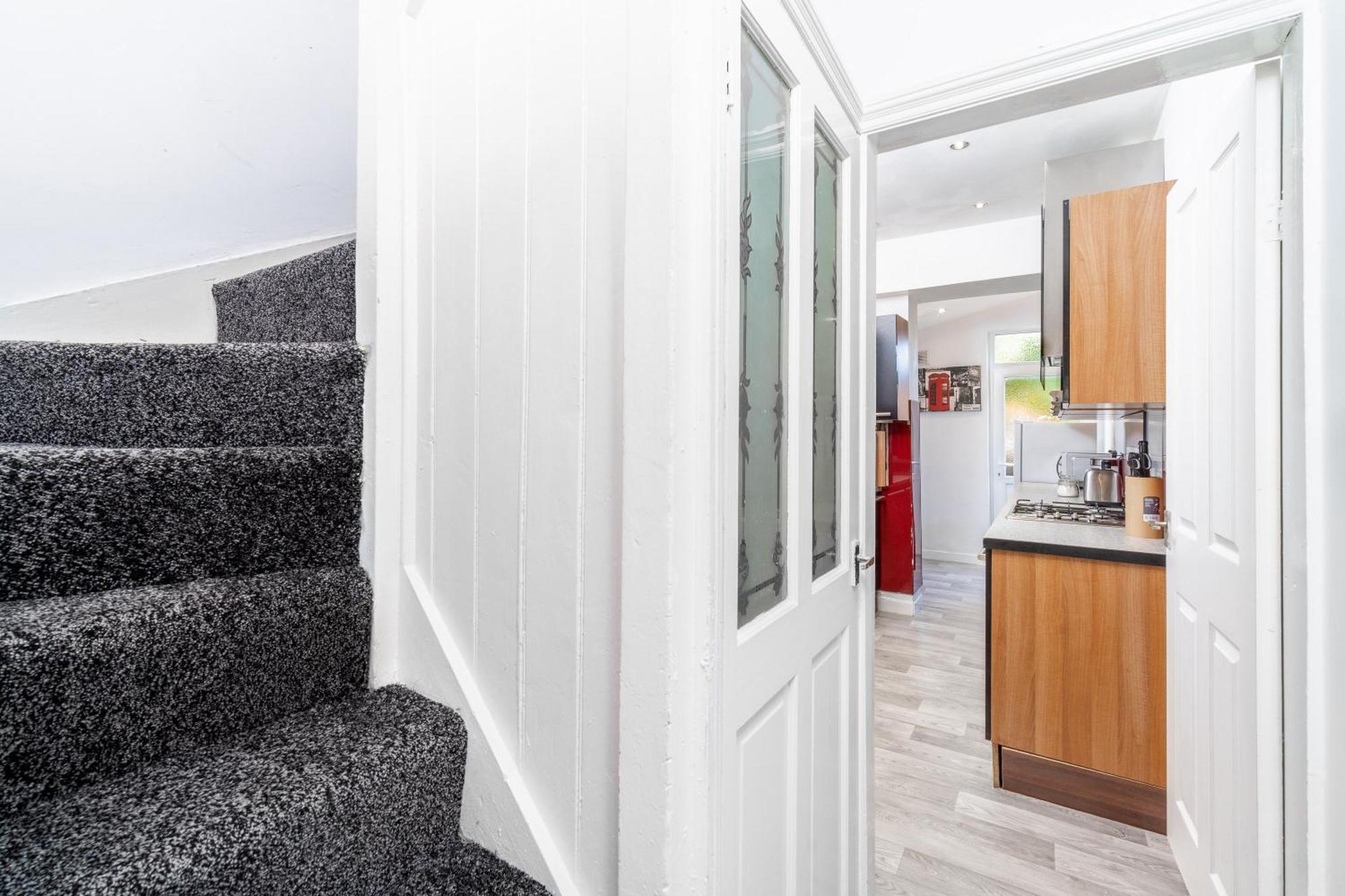 Holiday home Spacious House With 2 Bedrooms And Free On Street Parking